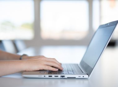 Ako nastaviť notebook aby sa nevypol