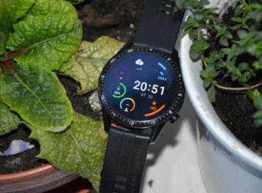 Ako zapnúť Bluetooth na hodinkách?