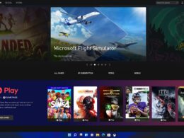 Aplikácia Xbox vo Windows 11 na karte Game Pass s veľkým bannerom hry Microsoft Flight Simulator, ľavým pásom obalov hier a spodnou sekciou EA Play s dlaždicami The Sims 4, Star Wars: Squadrons či Dragon Age: Inquisition.